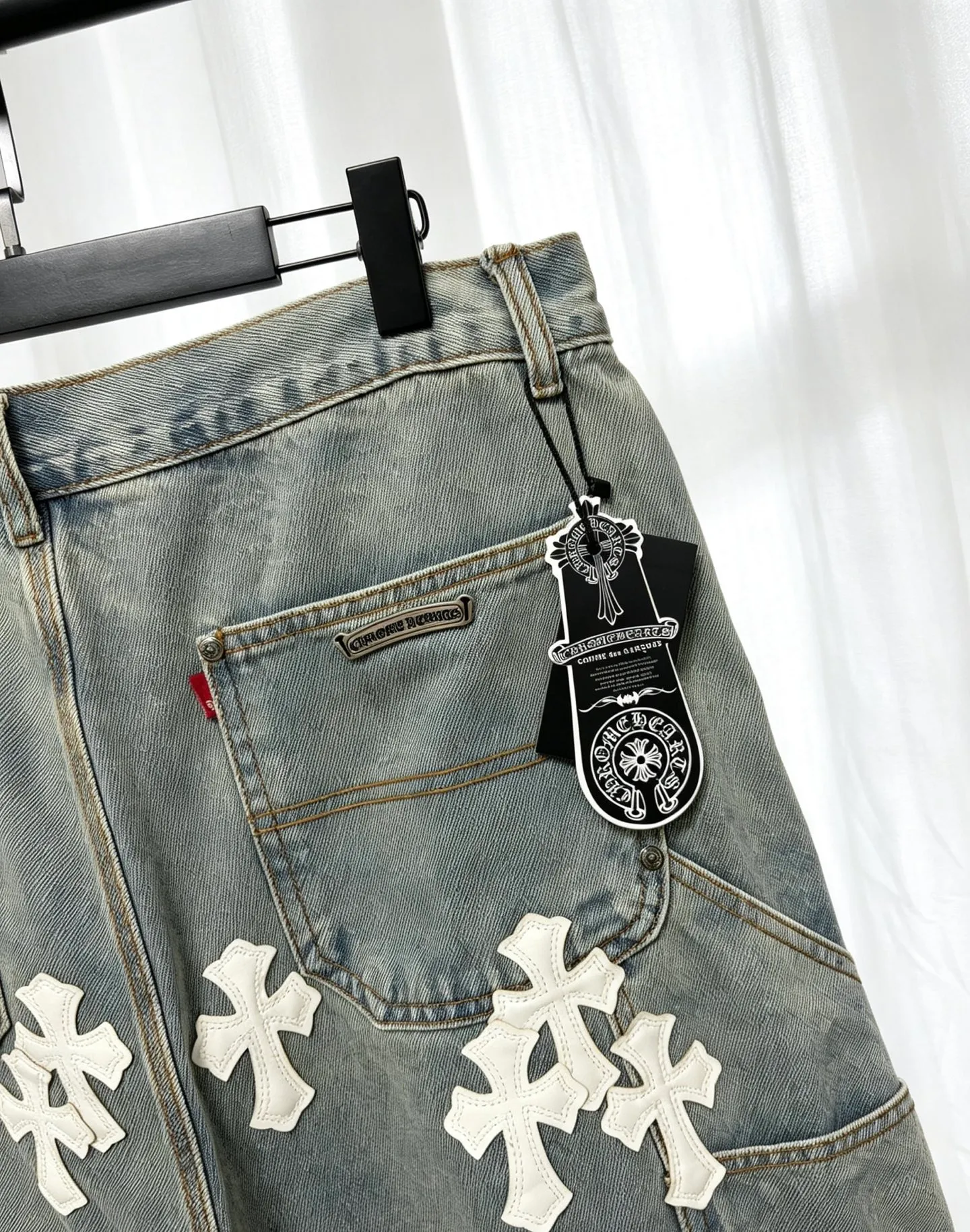 Chrome Hearts Chrome Hearts ， ， 、 Retro ， 。 Levis Series ， 、 、 ， 。 White ， ， ， ， ， ， 。 Retro ， ， ； 、 ， 。 ， ， Retro； ✖Levis ， Size S-XL